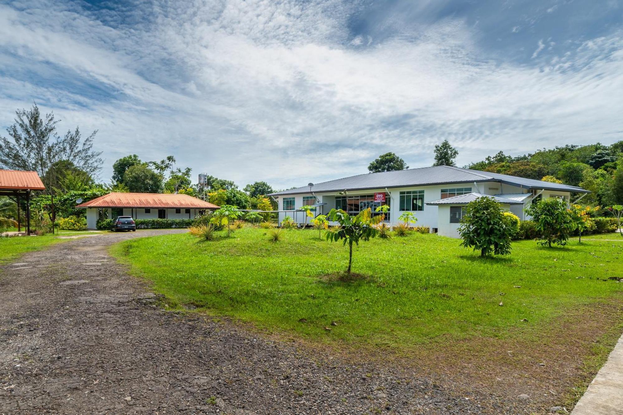 Eagle Wood Garden Hotel Membakut Exterior photo